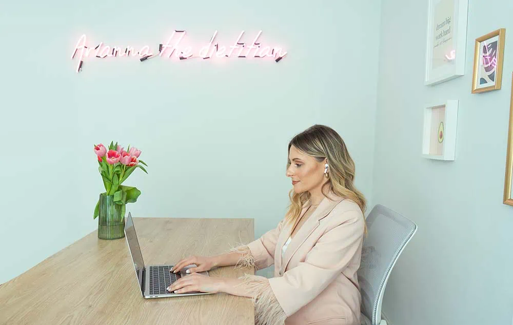 γραφείο arianna